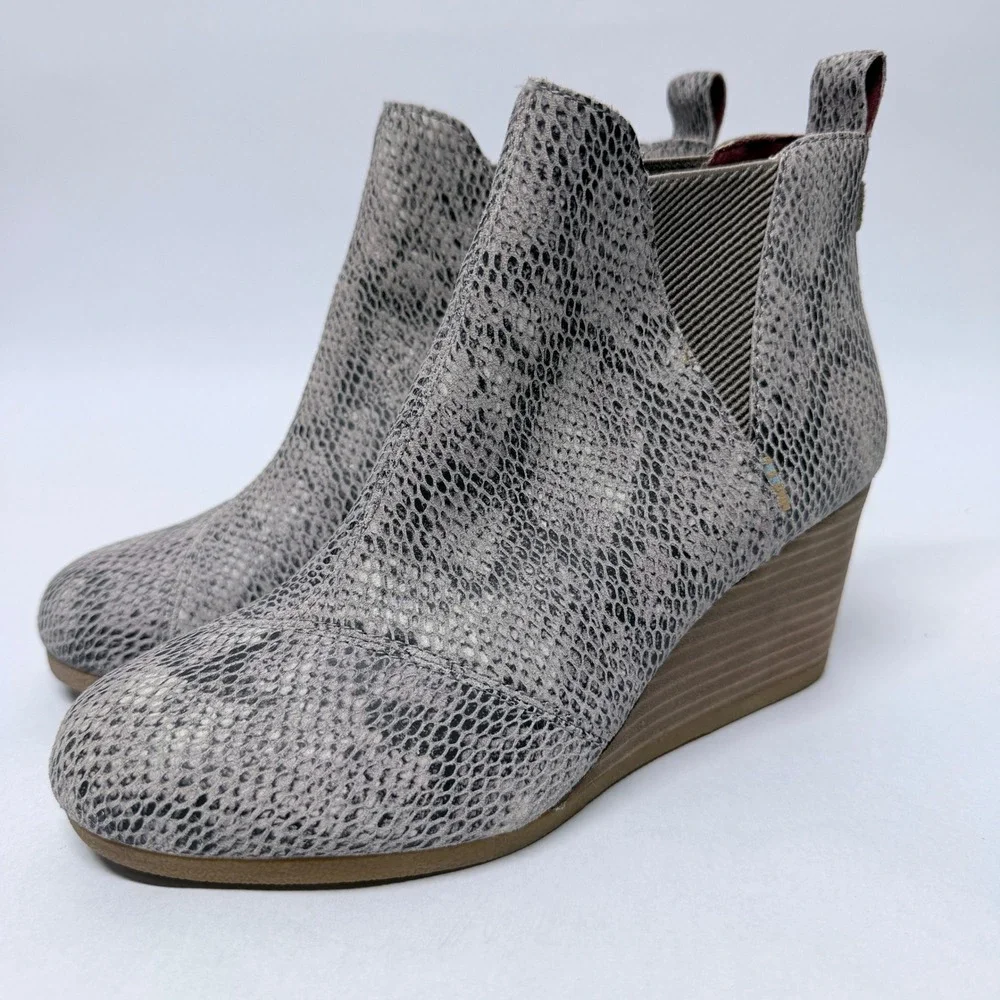 TOMS Lomas Wedge Booties Grey Snakeskin Embossed Ankle Boots  Womens 7